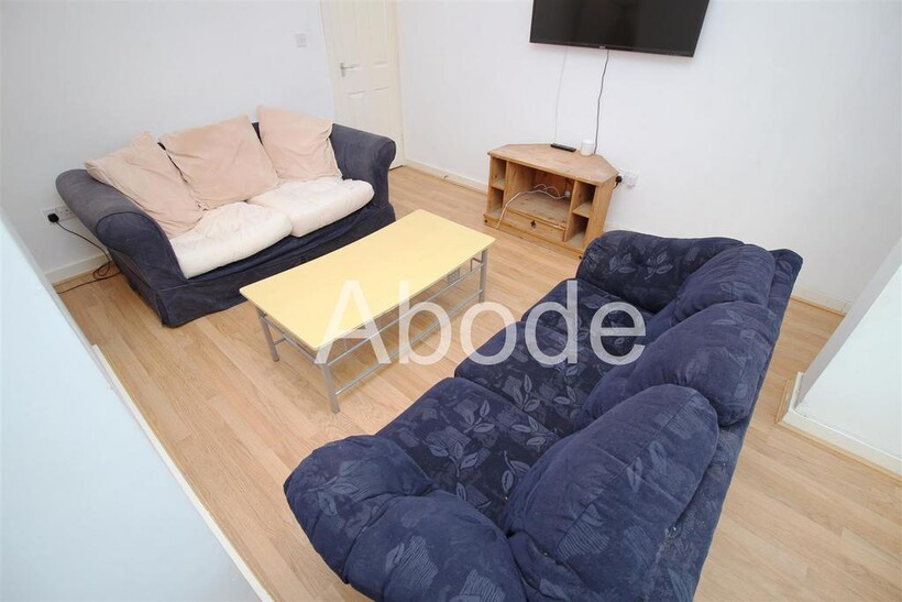 Queens Road, Hyde Park, Leeds 6 bed house to rent - £780 pcm (£180 pw)