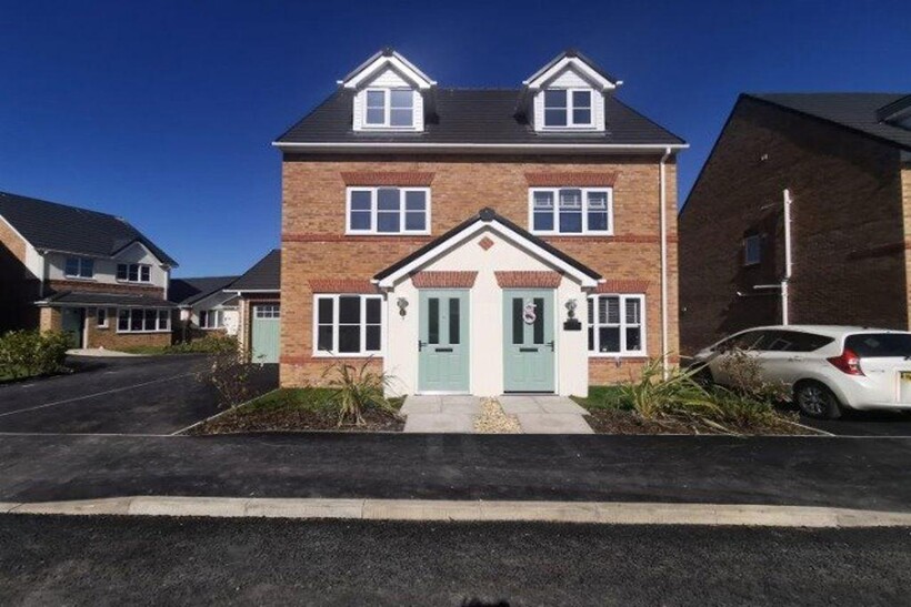 Stackwood Avenue, Barrow In Furness LA13 3 bed house to rent - £1,275 pcm (£294 pw)