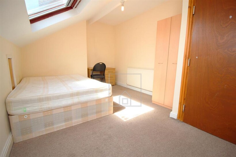 Woodsley Road, Hyde Park, Leeds 5 bed house to rent - £2,773 pcm (£640 pw)