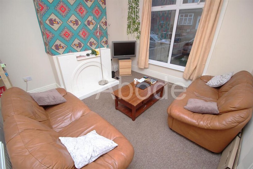Royal Park Avenue, Hyde Park, Leeds 5 bed house to rent - £3,098 pcm (£715 pw)