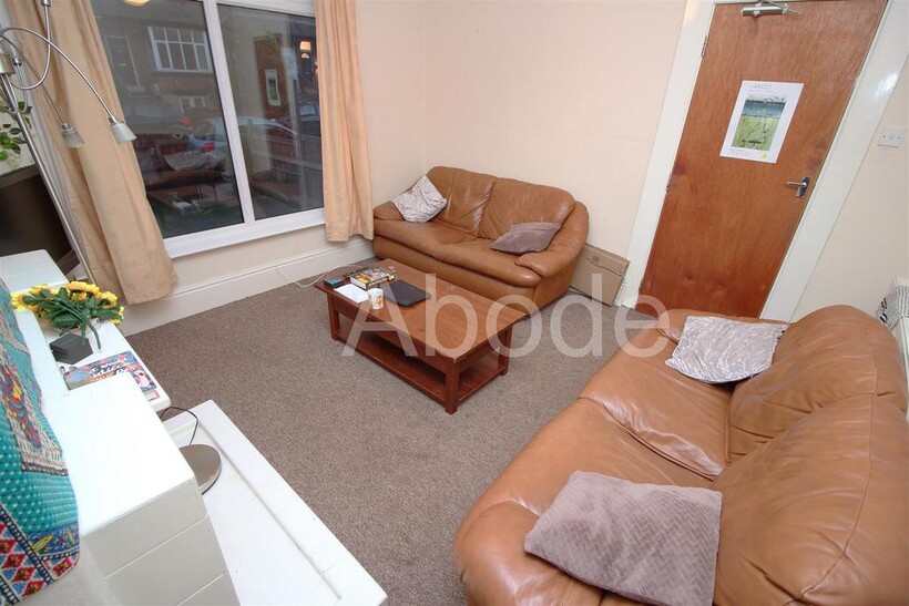 Royal Park Avenue, Hyde Park, Leeds 5 bed house to rent - £3,098 pcm (£715 pw)