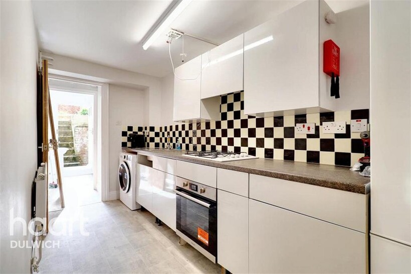 Maude Road, Camberwell 1 bed flat to rent - £1,750 pcm (£404 pw)