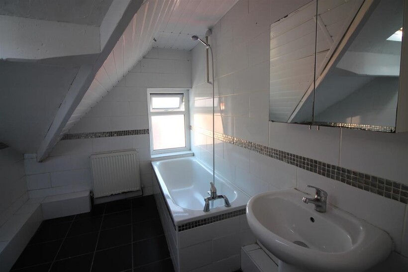 Queens Road, Hyde Park, Leeds 4 bed house to rent - £2,080 pcm (£480 pw)