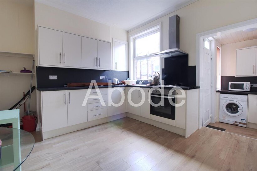 Hessle View, Hyde Park, Leeds 5 bed house to rent - £2,167 pcm (£500 pw)