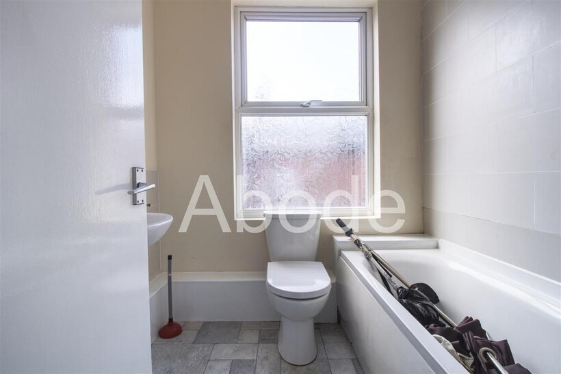 Hessle View, Hyde Park, Leeds 5 bed house to rent - £2,167 pcm (£500 pw)