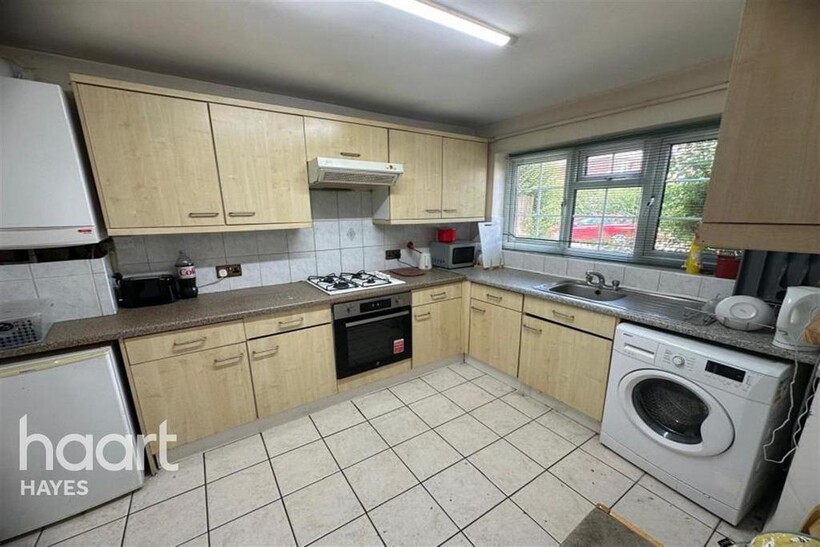 Lime Grove, Hayes 1 bed in a house share to rent - £750 pcm (£173 pw)