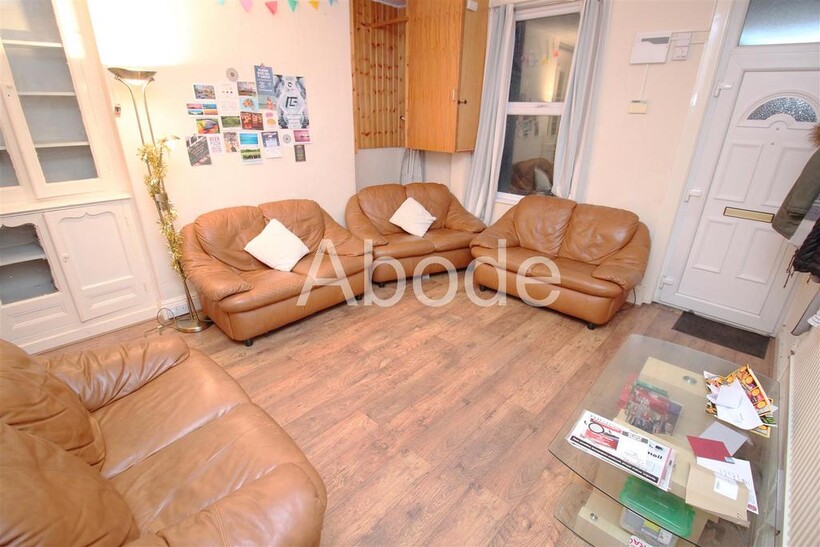 Wrangthorn Terrace, Hyde Park, Leeds 5 bed house to rent - £3,090 pcm (£713 pw)