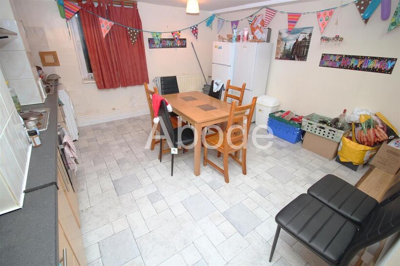 Wrangthorn Terrace, Hyde Park, Leeds 5 bed house to rent - £3,090 pcm (£713 pw)