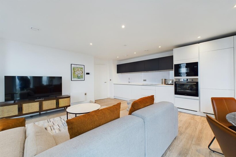 at Manchester, Three60 M15 2 bed apartment to rent - £2,100 pcm (£485 pw)