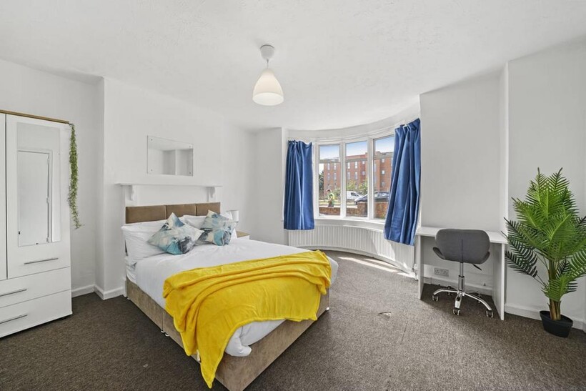 Western Avenue, London W3 1 bed in a house share to rent - £895 pcm (£207 pw)