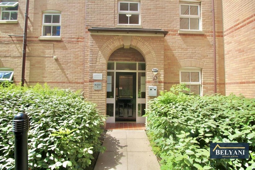 Hart Road, Manchester M14 2 bed flat to rent - £1,180 pcm (£272 pw)