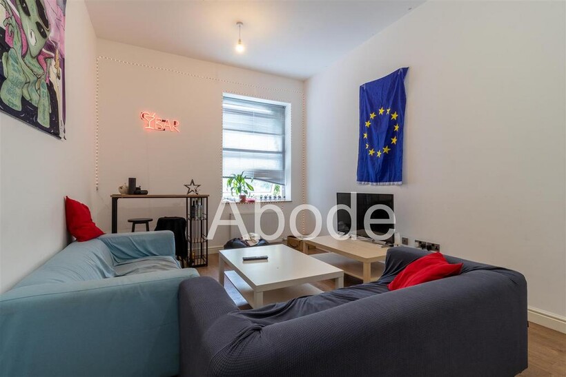 Hyde Park Terrace, Hyde Park, Leeds 6 bed house to rent - £4,290 pcm (£990 pw)