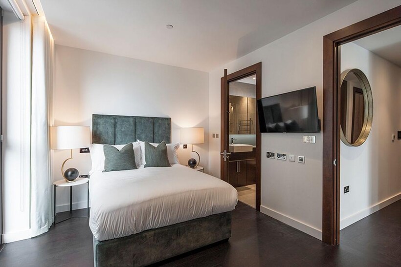 Charles Clowes Walk, London, SW11 2 bed apartment to rent - £4,225 pcm (£975 pw)