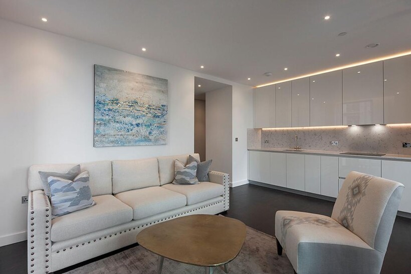 Charles Clowes Walk, London, SW11 2 bed apartment to rent - £4,225 pcm (£975 pw)