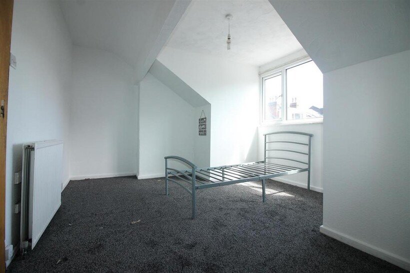 Brudenell Grove, Hyde Park, Leeds 2 bed flat to rent - £1,343 pcm (£310 pw)