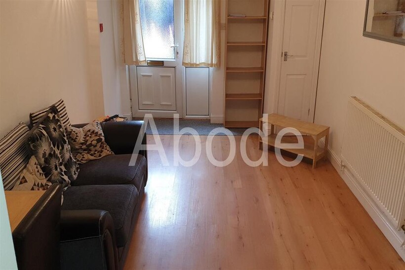 Royal Park Terrace, Hyde Park, Leeds 1 bed flat to rent - £1,040 pcm (£240 pw)