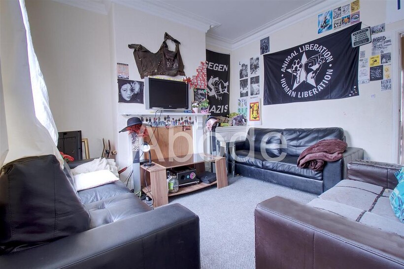 Burley Lodge Road, Hyde Park, Leeds 3 bed house to rent - £1,807 pcm (£417 pw)