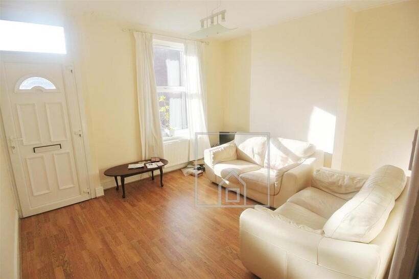 Spring Grove Walk, Hyde Park, Leeds 3 bed house to rent - £1,885 pcm (£435 pw)