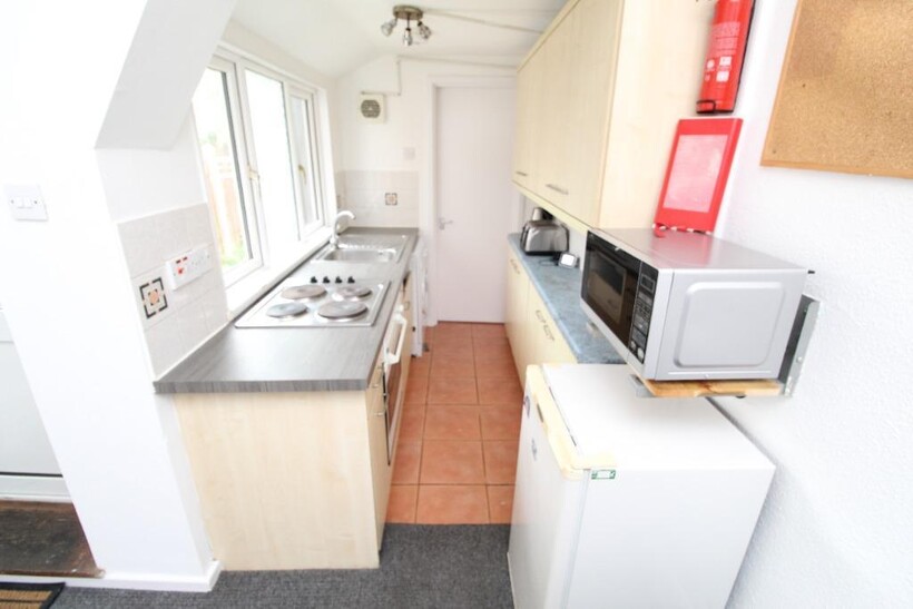 Beeston Road, Nottingham NG7 5 bed terraced house to rent - £2,166 pcm (£500 pw)