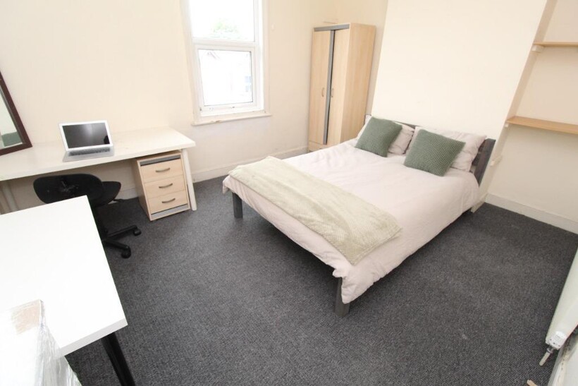 Beeston Road, Nottingham NG7 5 bed terraced house to rent - £2,166 pcm (£500 pw)