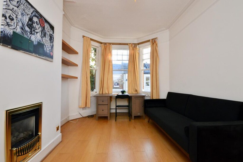 Littlebury Road, London SW4 1 bed flat to rent - £2,200 pcm (£508 pw)