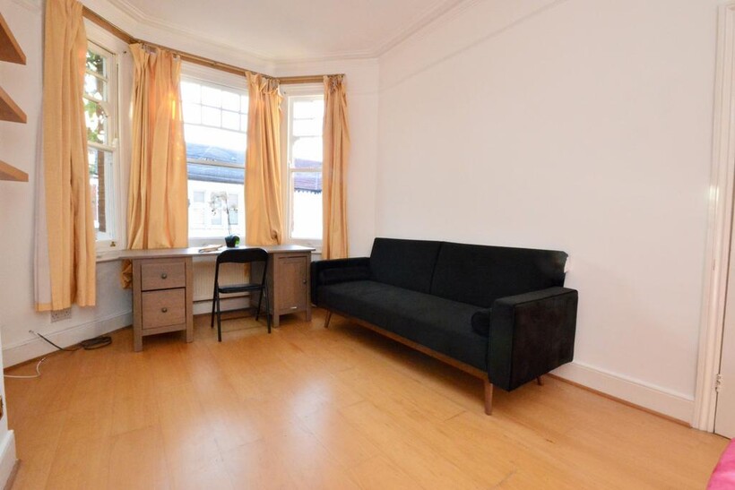 Littlebury Road, London SW4 1 bed flat to rent - £2,200 pcm (£508 pw)