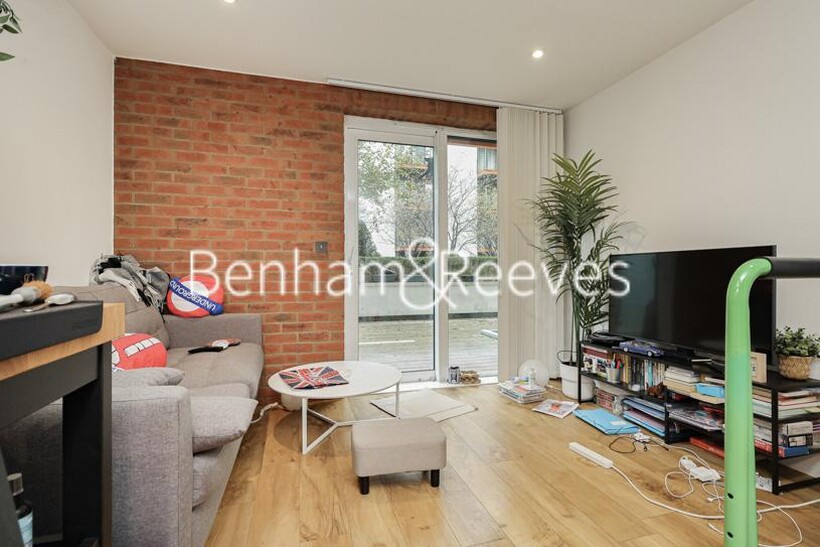 Major Draper Street,  Woolwich SE18 1 bed apartment to rent - £1,900 pcm (£438 pw)