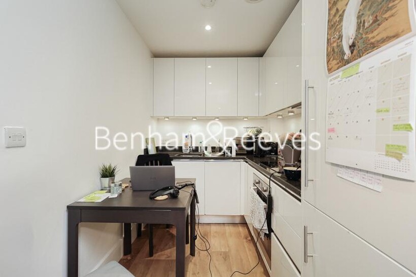 Major Draper Street,  Woolwich SE18 1 bed apartment to rent - £1,900 pcm (£438 pw)