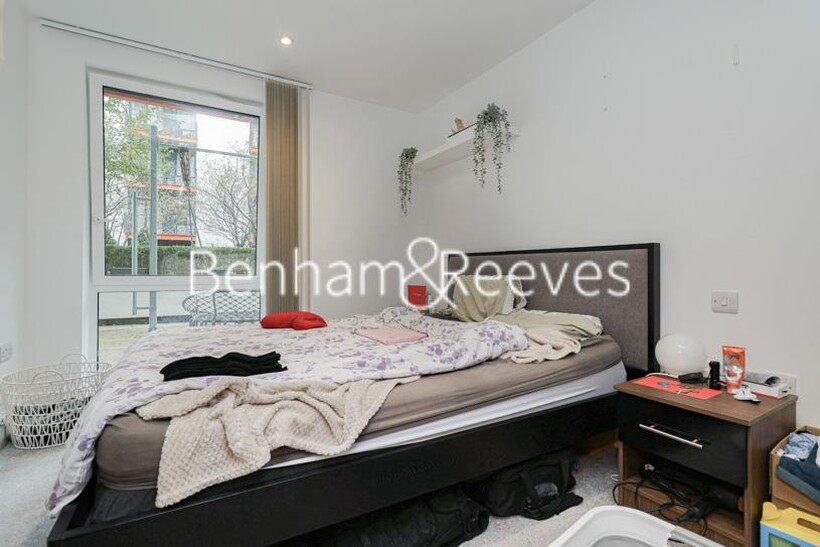 Major Draper Street,  Woolwich SE18 1 bed apartment to rent - £1,900 pcm (£438 pw)