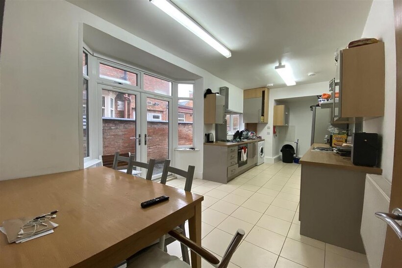 Beaconsfield Road, Leicester LE3 5 bed terraced house to rent - £1,842 pcm (£425 pw)