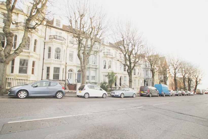 Upper Rock Gardens, Brighton BN2 1 bed flat to rent - £975 pcm (£225 pw)