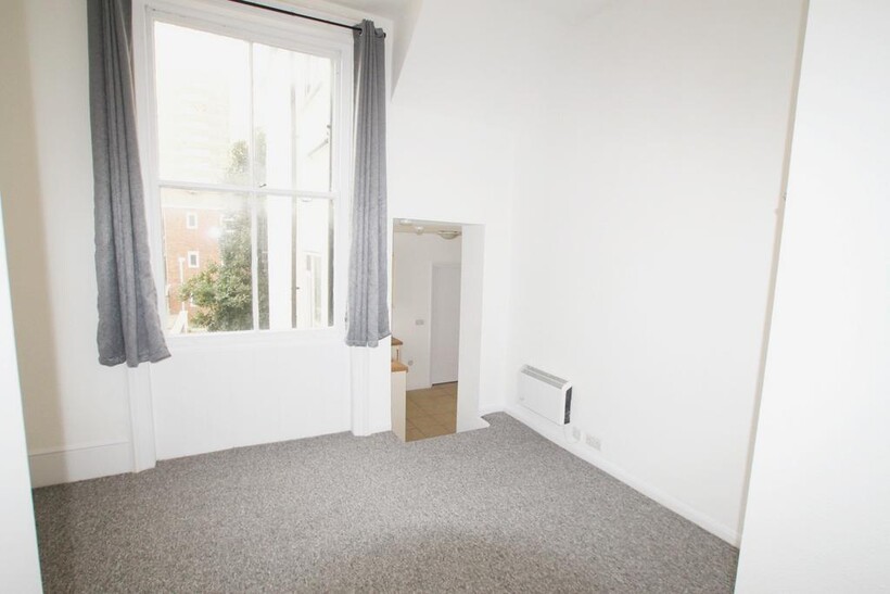 Upper Rock Gardens, Brighton BN2 1 bed flat to rent - £975 pcm (£225 pw)