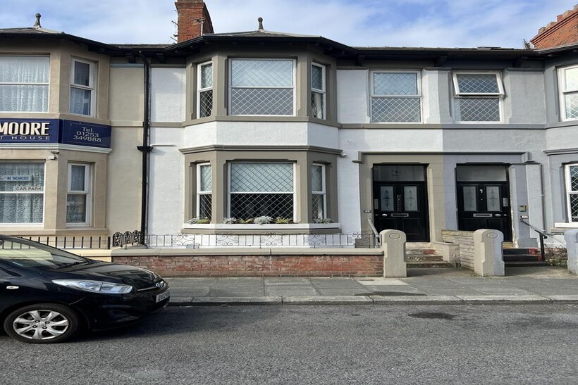 Moore Street, Blackpool FY4 1 bed flat to rent - £607 pcm (£140 pw)