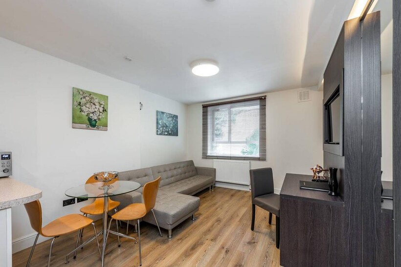 Penywern Road, Earls Court, London, SW5 1 bed flat to rent - £2,492 pcm (£575 pw)