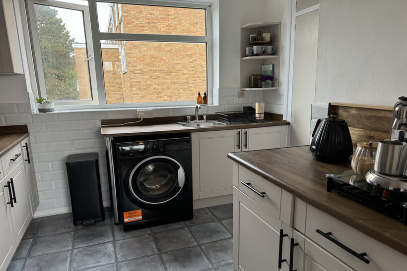 Constitution Hill, Woking GU22 2 bed apartment to rent - £1,550 pcm (£358 pw)