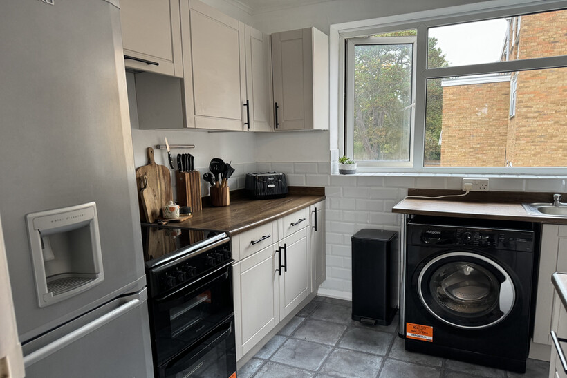 Constitution Hill, Woking GU22 2 bed apartment to rent - £1,550 pcm (£358 pw)