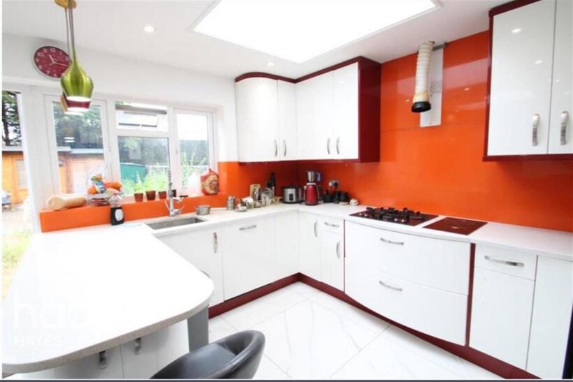 Northolt 1 bed detached house to rent - £795 pcm (£183 pw)