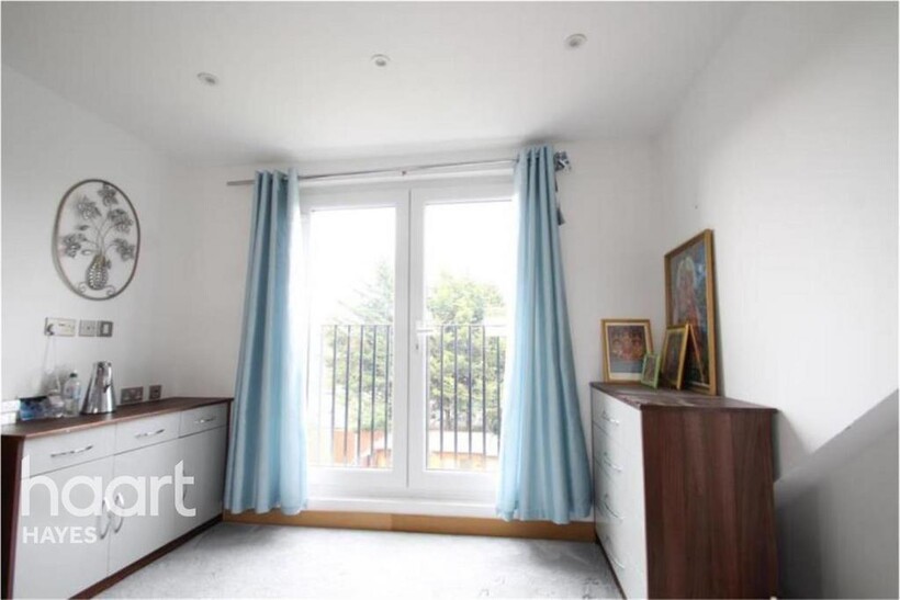 Northolt 1 bed detached house to rent - £795 pcm (£183 pw)