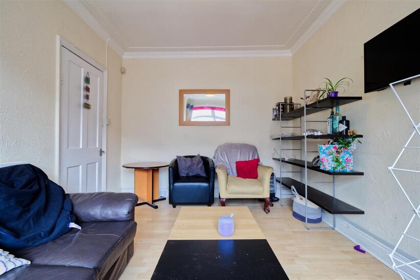 Manor Drive, Hyde Park, Leeds 4 bed house to rent - £2,860 pcm (£660 pw)