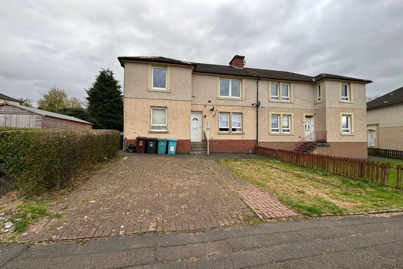 Whinhall Avenue, Airdrie ML6 2 bed ground floor flat to rent - £675 pcm (£156 pw)
