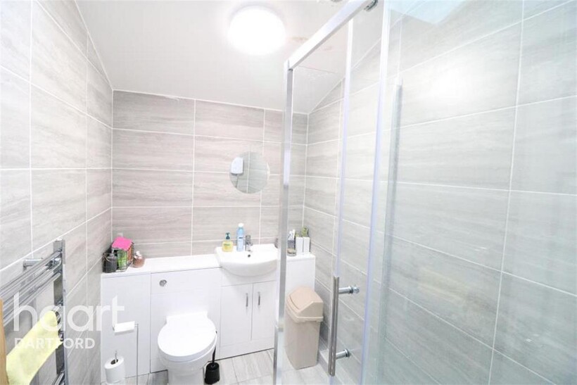 Phoenix Place 1 bed in a house share to rent - £800 pcm (£185 pw)