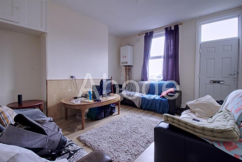 Royal Park Avenue, Hyde Park, Leeds 5 bed house to rent - £3,068 pcm (£708 pw)