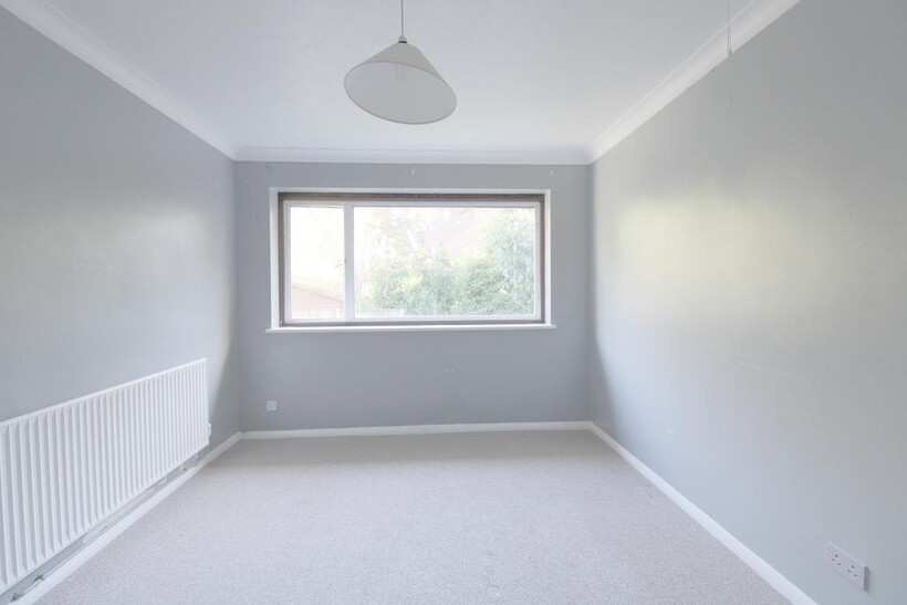 High Street, Elstree WD6 2 bed maisonette to rent - £1,700 pcm (£392 pw)