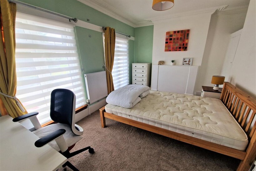 London Road, Hadleigh, SS7 1 bed in a house share to rent - £700 pcm (£162 pw)