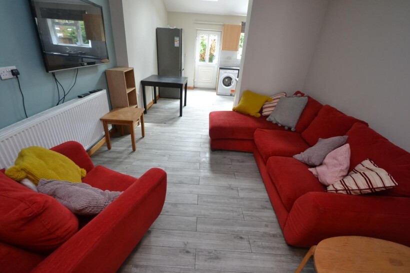 Johnson Road, Nottingham NG7 7 bed detached house to rent - £3,033 pcm (£700 pw)