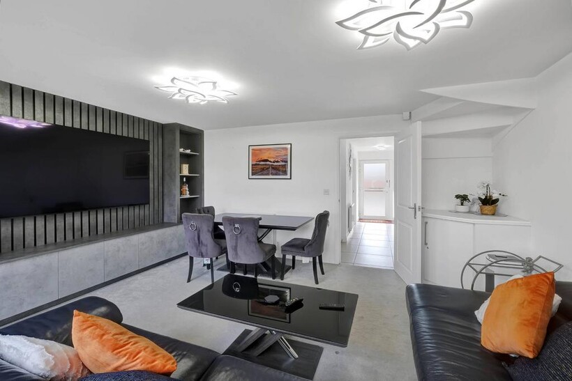 Kensal Green Drive, Maidenhead 3 bed semi-detached house to rent - £4,000 pcm (£923 pw)