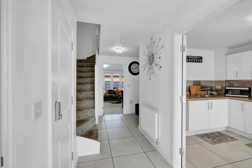 Kensal Green Drive, Maidenhead 3 bed semi-detached house to rent - £4,000 pcm (£923 pw)