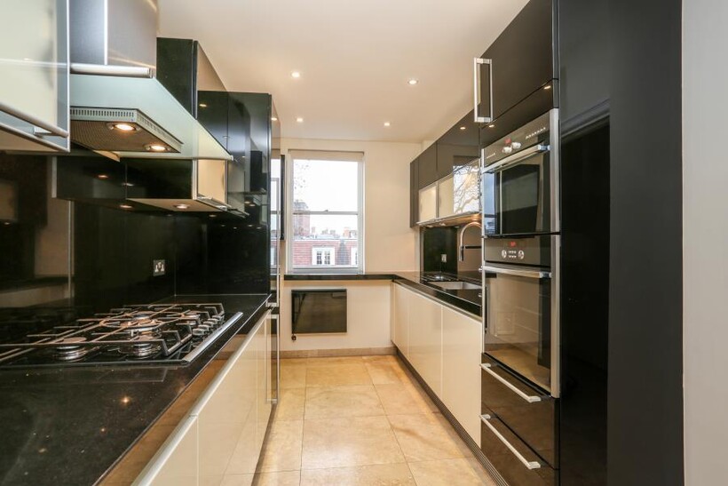 Duchess of Bedford House, Kensington, W8 3 bed flat to rent - £7,150 pcm (£1,650 pw)