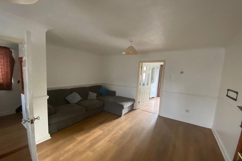 Ditchingham Grove, Rushmere St.... 3 bed detached house to rent - £1,400 pcm (£323 pw)