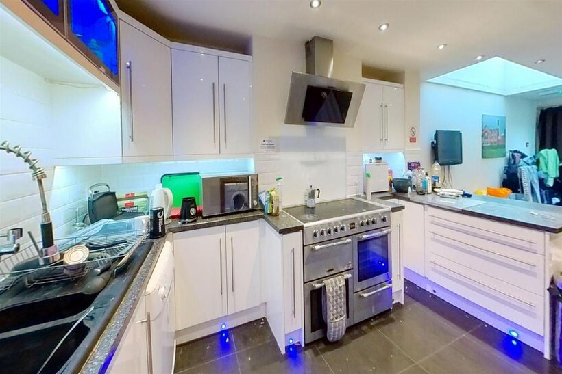 127 Heeley Road Kitchen 2.jpg